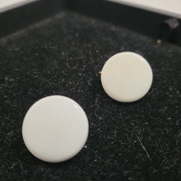 Vintage Trifari White Button Clip on Earrings - Picture 1 of 6